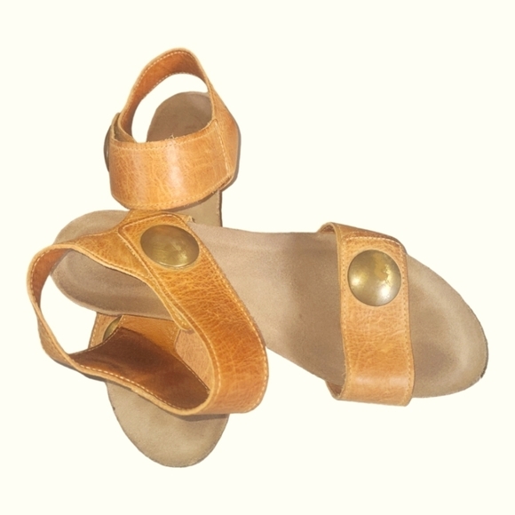 Taos  Women's Carousel Leather Tan Wedge Heel Velcro Closure Sandals Sz 40 - Picture 2 of 12